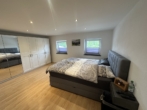 Schlafzimmer - Neuwertige Doppelhaushälfte in Bad Aibling, ca. 115 m² Wohnfläche + 15 qm Nfl. und 286 qm Grundst.
